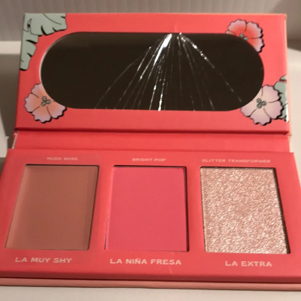 Alamar Viva Las Cheekas Cheek Palette NEW (READ DESCRIPTION mirror cracked)